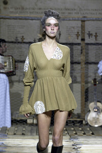 AlexsandroPalombo2003WomenRTW18.thumb.jpg.b0033d010730c92077df78912fe5e829.jpg