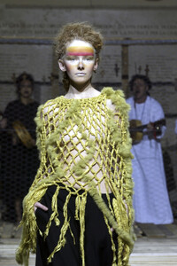 AlexsandroPalombo2003WomenRTW54.thumb.jpg.58620378981fc2ad9befe268ad772abf.jpg