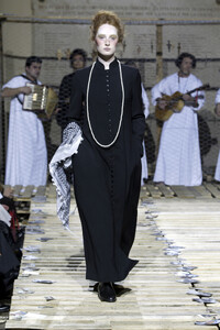 AlexsandroPalombo2003WomenRTW80.thumb.jpg.ee4247665f48bbf282ae7e7234199796.jpg