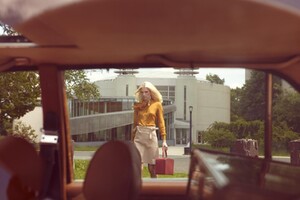 Aline_Weber_by_Yelena_Yemchuk_(Left_Hand_Drive_-_AnOther_Winter_2011)_6.thumb.jpg.f11d2b4748228684539e06eeb8a79dd2.jpg