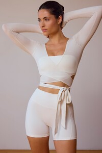 BT1589-SoftWhite_Balletclass_1.thumb.jpg.7f5a93776abc88da438f12f812799837.jpg