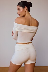 BT1591-SoftWhite_Balletclass_2.thumb.jpg.1fddf55e1d3d0239a87bede97231e97e.jpg