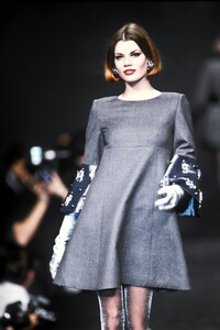 Balenciaga1991FW7.thumb.jpg.0a4c0226e222a2c7f23ab300accab743.jpg