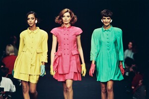 Balenciaga1992SS10.thumb.jpg.d1edd3929ba84618902f9dcc4b8ce4fb.jpg
