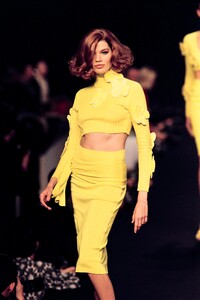 Balenciaga1992SS4.thumb.jpg.0b453d8e4692b493085a317fba84b98c.jpg