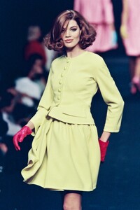 Balenciaga1992SS6.thumb.jpg.a4d9ca9daee7671523bb55cbf6acf562.jpg