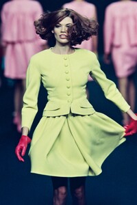 Balenciaga1992SS7.thumb.jpg.06a2c90e19be49811bae77677707a218.jpg