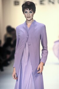 Balenciaga1994WomenRTW9.thumb.jpg.43123721af66da7a042a1df5cd2d8cca.jpg