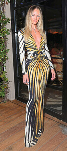 CandiceSwanepoel-Star2024_09_30.thumb.jpg.d102acb3c81b83afcbfc3e6f78541199.jpg