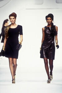 ChristianDior1993SS40.thumb.jpg.358c4bc5f26ede236db7aa97b70d7474.jpg
