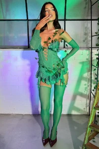 CrystalBellottithatssofetchaupoison_ivy_set_7_680x.thumb.webp.593b050eca32a90470c694b081b5d1f3.webp