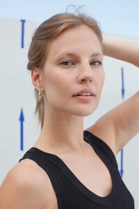 ElisabethErm1a7.thumb.jpg.3b56282667290cf9d6536f1051f55ff7.jpg