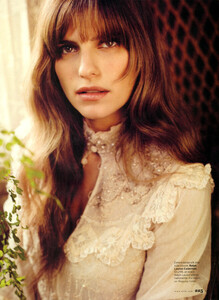 Elle-Feb-2011-American-Pastoral-2.thumb.jpg.6bd94cc760c097ed5e6d0dc147ea6763.jpg