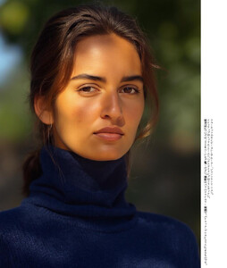 Elle Japan, January 1990.jpg