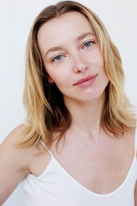 EmilyvanRaay1r4.thumb.jpg.f218193899631a15b7f894d7726918a7.jpg