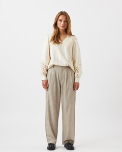 Erisa_2896-Long_Sleeved_Blouse-226952896-0905_Birch-1_c0481b7c-d4c7-4ffe-99fe-fbef4366f044_1440x1800.jpg