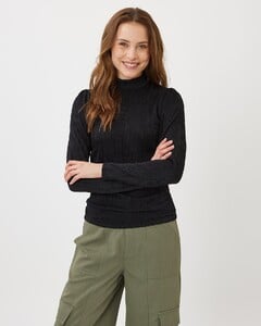 Fienne_2935-Long_Sleeved_T-shirt-226032935-999_Black_061e8e85-89ed-4c47-b996-d0a077f715e3_1280x1600.jpg