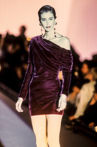 Genny1990WomenRTW26.thumb.jpg.0f5905fd9a09f2171620fd2a691c500f.jpg