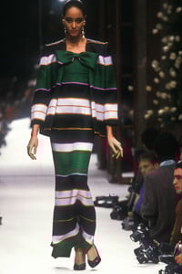 GivenchyHCSS19879.thumb.jpg.dd0c9b1de65421d29d7700a6f7b57744.jpg