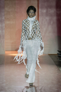 HannaTouma2005HauteCouture21.thumb.jpg.426b124b9af21430468e24b789614f0b.jpg