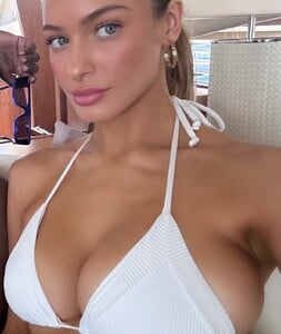 Hannah_Palmer_in_a_white_bikini_08032024__1_.thumb.jpg.8a58f0deb63ec46ede286e5265272186.jpg