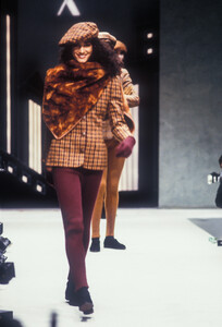 Krizia1990WomenRTW15.thumb.jpg.530fa0edc9813b3a51278181dfccefbd.jpg