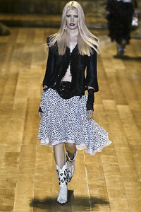 MariellaBurani2006WomenRTW30.thumb.jpg.c21474677a06fda26fbcaeb29e85d480.jpg