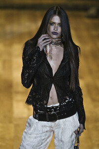 MariellaBurani2006WomenRTW33.thumb.jpg.921f68501e8498bb261fe51663849f16.jpg