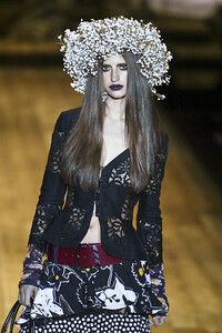 MariellaBurani2006WomenRTW35.thumb.jpg.9f4c957eef2f358288eae97811df0a7e.jpg