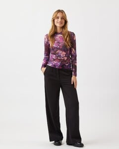 Markhild_3588-Long_Sleeved_T-shirt-164323588-1528_Windsor_Wine-1_1440x1800.jpg