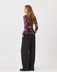 Markhild_3588-Long_Sleeved_T-shirt-164323588-1528_Windsor_Wine-2_1440x1800.jpg