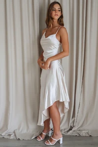 NicolaMidiChampagne3_2400x.webp