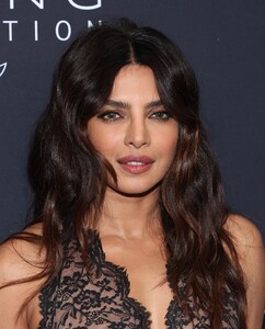 Priyanka_Malaysia_283029~19.jpg