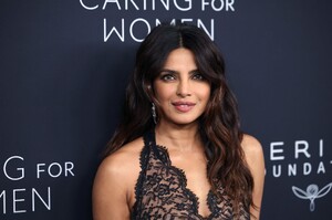 Priyanka_Malaysia_283129~18.jpg