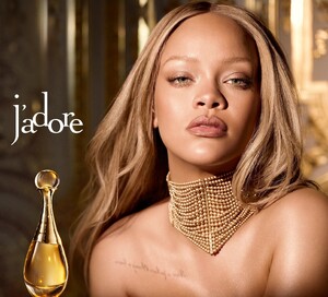Rihanna 2.jpg
