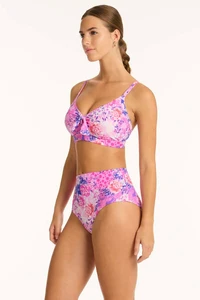 S80-SL3023FATIEFRONTDDEBRALETTEPINKSL4005FAHIGHWAISTPANTPINK-23800-Bond-Eye-Sealevel-D2-2472_Cropped.webp