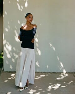 Step into the @jastookes edit. From sleek silhouettes to statement accessories, this edit captures the essence of Jasmine’s chic, understated aesthetic. It’s a perfect balance of classic sophistication and co (10).jpg