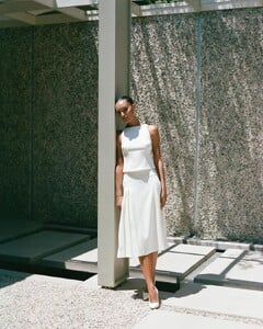 Step into the @jastookes edit. From sleek silhouettes to statement accessories, this edit captures the essence of Jasmine’s chic, understated aesthetic. It’s a perfect balance of classic sophistication and con (2).jpg