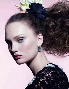 Tatler-Russia-2012-04-dragged.thumb.jpg.ce6c9aeb516cef9eb71682f14afcc1b5.jpg