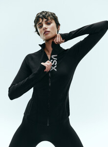 Taylor Marie Hill - Victorias-Secret-2024-VSX-Elevate-Full-Zip-Jacket-Leggings-Black-2.jpg