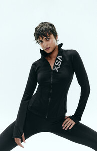 Taylor Marie Hill - Victorias-Secret-2024-VSX-Elevate-Full-Zip-Jacket-Leggings-Black.jpg