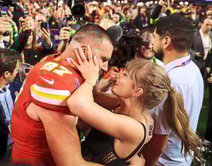 TaylorSwift-InTouch2024_09_16.thumb.jpg.0f066143efa9baedca22a9acd36d8b56.jpg