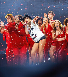 Taylor Swift - Star Magazine [2024.09.09] 1.jpg