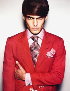 Tom_Ford_Spring_Summer_2009_05.thumb.jpg.a12e6b263fb323eb131b5eb204f44daf.jpg