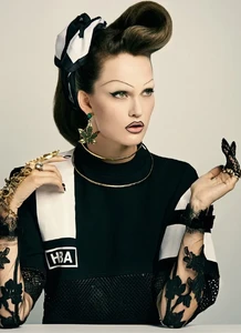 VOGUE-BRAZIL-Victoria-Anderson-by-Sophy-Holland.-Newheart-Ohanian-December-2017-www.imageamplifi.thumb.webp.584144d024920b65df3d1623f85bce4e.webp