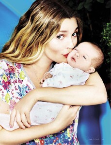 VanityFairItalia-20140611-067.thumb.jpg.7bf9b173b610d66de63d927da4abef9e.jpg