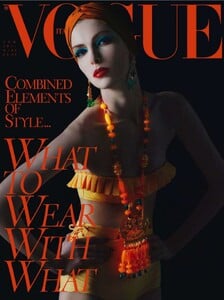 VogueItalia-201104-001.thumb.jpg.f57511e1173089cd9165d755318a358d.jpg