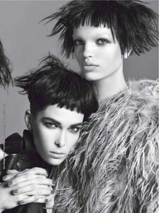 VogueItalia-201104-185.thumb.jpg.ae4d0bf30f47e8e5d002470e7e0d894a.jpg