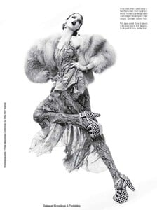 VogueItalia-201104-189.thumb.jpg.cbcb7a58fa739ab9222edb0312f4d74a.jpg