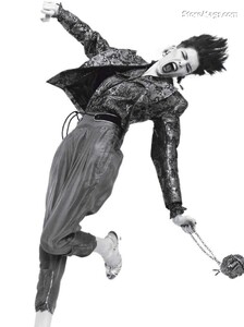 VogueItalia-201104-192.thumb.jpg.f48482939b319c19325a2edddfb64b87.jpg